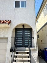 323 24th St, Unit 2 block walks to beach in Manhattan Beach, CA - Building Photo