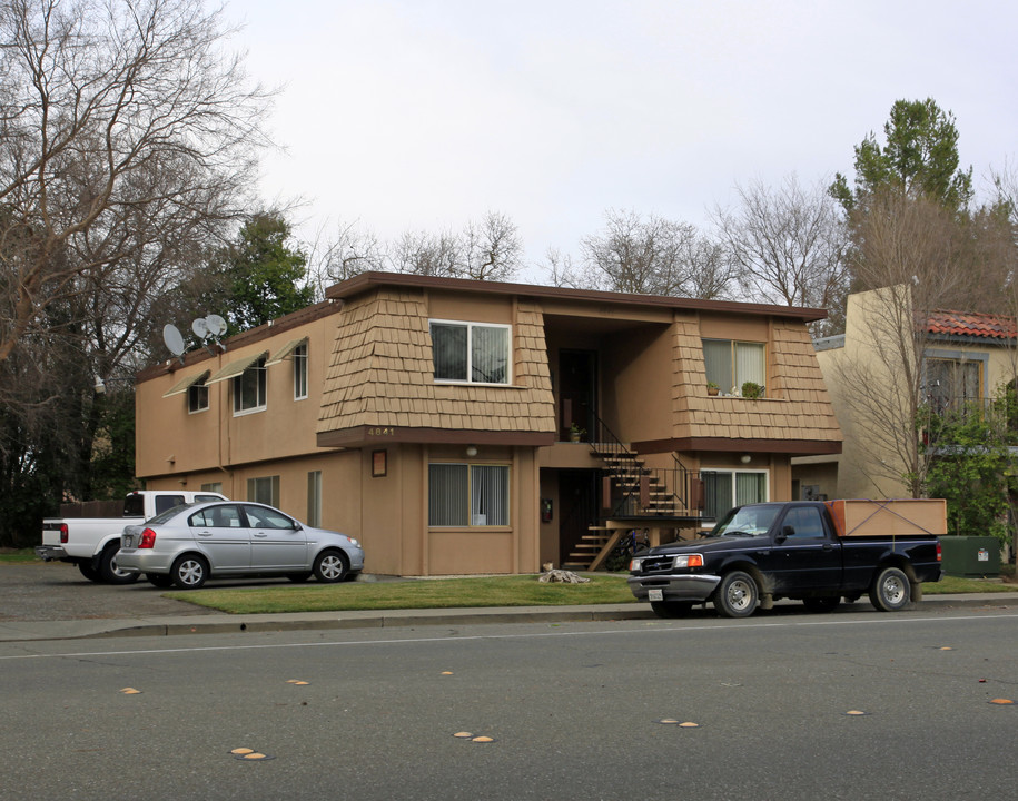 4841 Cowell Blvd in Davis, CA - Building Photo