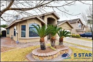5005 Moon Ranch Ln in El Paso, TX - Building Photo