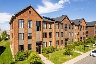 2543 Des Équinoxes Rue in Montréal, QC - Building Photo