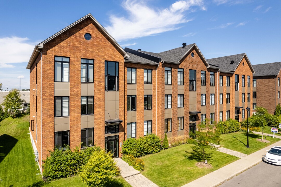 2543 Des Équinoxes Rue in Montréal, QC - Building Photo