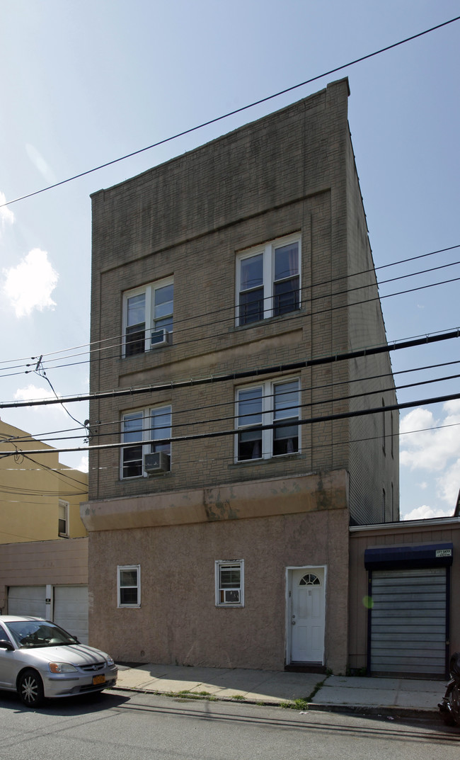 11 St Marys Ave in Staten Island, NY - Foto de edificio - Building Photo