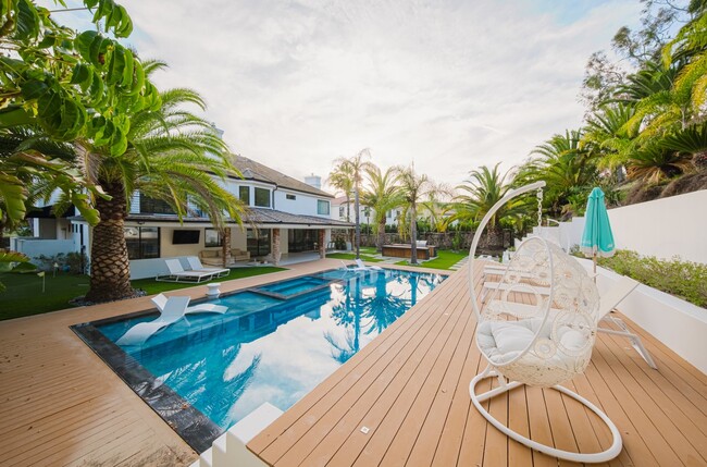 25879 Chalmers Pl in Calabasas, CA - Building Photo - Building Photo