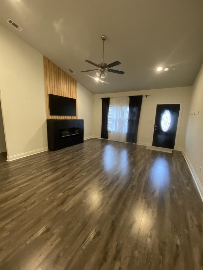 6841 Nelson St in Navarre, FL - Building Photo - Building Photo