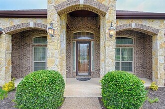 1017 Regal Bluff Ln in Desoto, TX - Building Photo - Building Photo