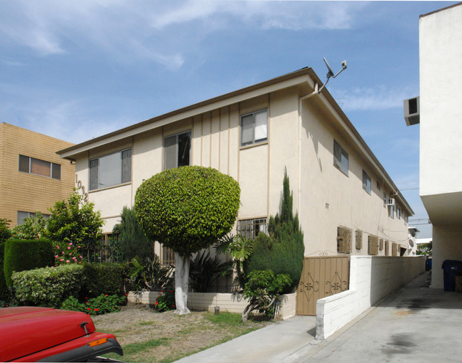 1032 S Sherbourne Dr in Los Angeles, CA - Building Photo - Building Photo