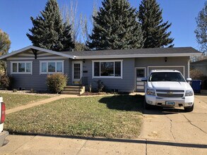 1070 Foster Dr in Dickinson, ND - Building Photo - Building Photo