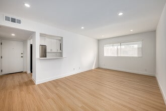 800 Orange Grove Avenue in Glendale, CA - Building Photo - Interior Photo