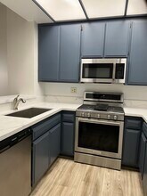 24115 Evans Ave, Unit # 1 in Santa Clarita, CA - Foto de edificio - Building Photo