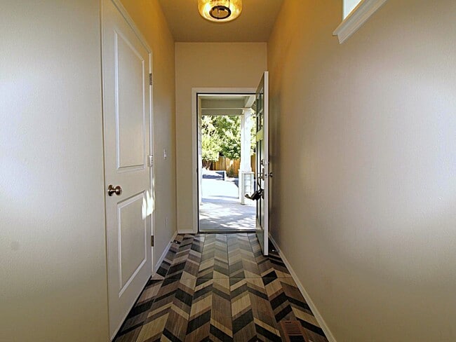 2362 NE Keats Dr in Bend, OR - Foto de edificio - Building Photo
