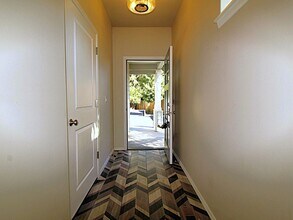 2374 NE Keats Dr in Bend, OR - Foto de edificio - Building Photo