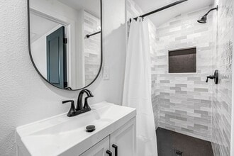 406 Sierra Ave in Clovis, CA - Building Photo - Building Photo