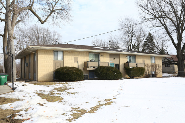 1711 NW 85th St in Clive, IA - Foto de edificio - Building Photo