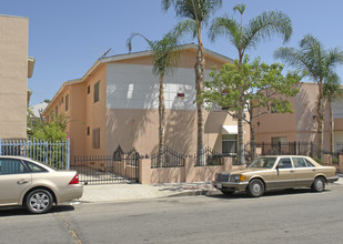 1346 N Las Palmas Ave in Los Angeles, CA - Building Photo - Building Photo