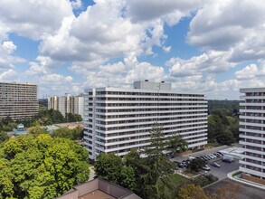 1 Royal Orchard Blvd in Markham, ON - Building Photo - Building Photo