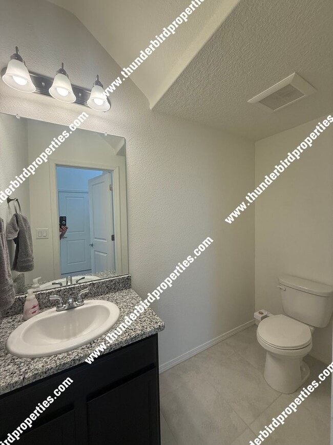 2529 Camino Plata Loop NE in Rio Rancho, NM - Building Photo - Building Photo