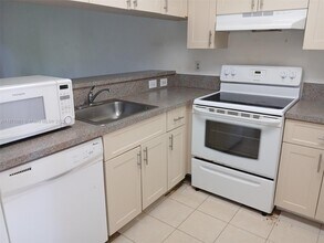 9937 Nob Hill Ct in Sunrise, FL - Building Photo - Building Photo