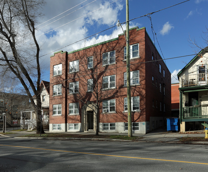 305 Laurier Ave E in Ottawa, ON - Building Photo