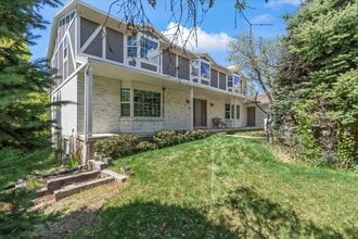 717 Woodridge Dr in Layton, UT - Building Photo - Building Photo