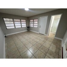 442 SE 3rd St in Hialeah, FL - Building Photo - Building Photo