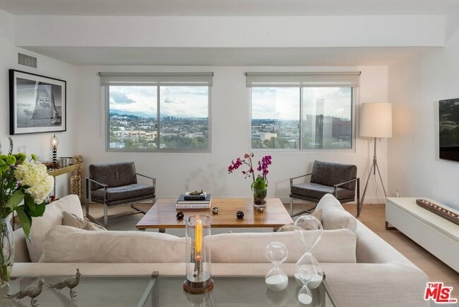 838 N Doheny Dr in West Hollywood, CA - Building Photo - Building Photo