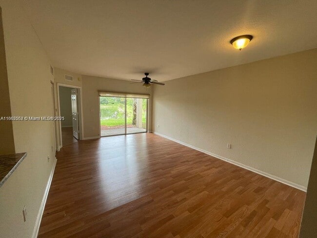 1133 Golden Lakes Blvd, Unit 816 in West Palm Beach, FL - Foto de edificio - Building Photo