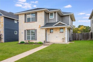 2919 McLaren Dr in College Station, TX - Building Photo