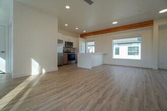 4621 N Iota Ln in Garden City, ID - Building Photo - Building Photo