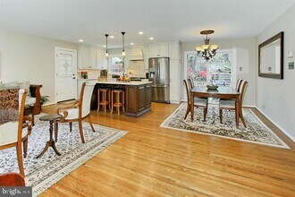 7012 Hadlow Dr in Springfield, VA - Building Photo - Building Photo
