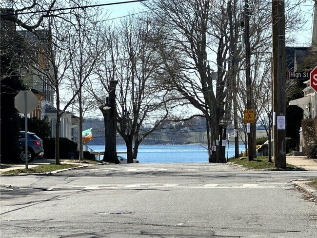 53 Burton St in Bristol, RI - Building Photo - Building Photo