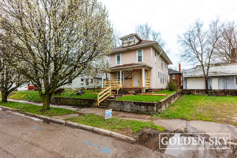 219 E Willard St in Muncie, IN - Foto de edificio