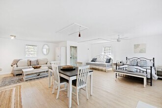 3716 Old Weaver Trail in Creedmoor, NC - Foto de edificio - Building Photo