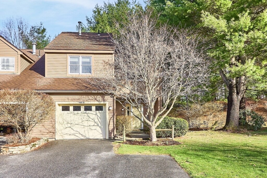 1105 Ridgefield Cir in Clinton, MA - Building Photo