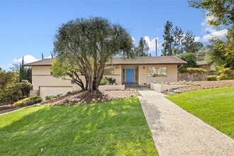 1935 Oakwood Ave in Sierra Madre, CA - Building Photo - Building Photo