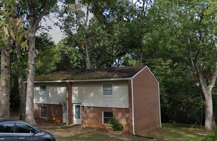 1122 Rolling Hill Dr in Forest, VA - Building Photo
