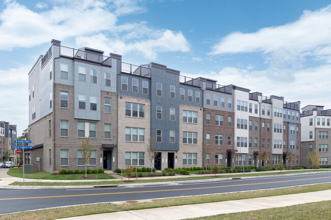 Overlook at Dulles Tech in Herndon, VA - Building Photo - Building Photo
