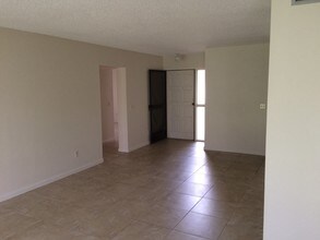Sunset Apartments in Stuart, FL - Building Photo - Building Photo