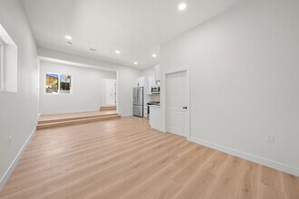 2333 Ridge View Dr in San Diego, CA - Building Photo - Building Photo