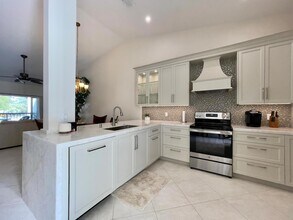 202 Cypress Point Dr, Unit 202 in Palm Beach Gardens, FL - Building Photo - Building Photo