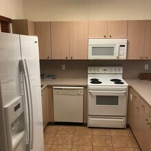 6754 NW 182nd St in Hialeah, FL - Building Photo - Building Photo
