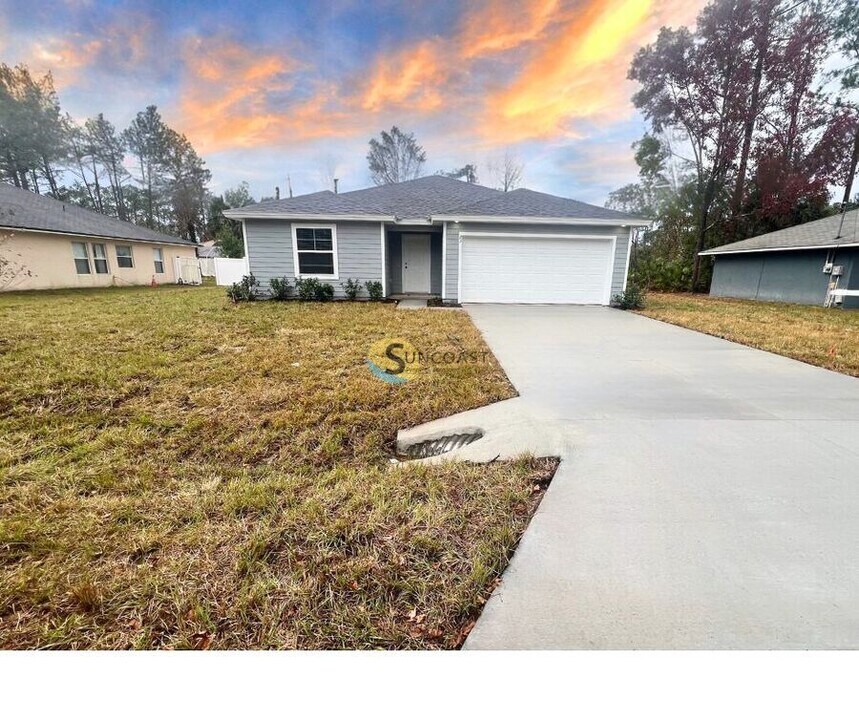 61 Flamingo Dr in Palm Coast, FL - Foto de edificio