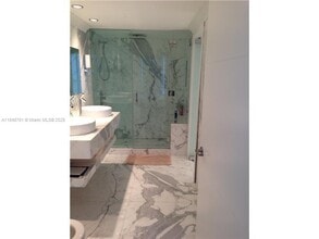 485 Brickell Ave, Unit 3303 in Miami, FL - Building Photo - Building Photo