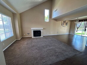 39164 Silktree Dr in Murrieta, CA - Foto de edificio - Building Photo