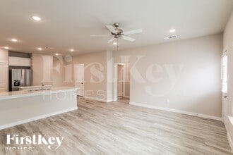 319 Niki Dr in Lewisville, TX - Foto de edificio - Building Photo