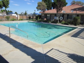 Valle De Las Brisas - Seniors Only 62+ in Madera, CA - Building Photo - Building Photo