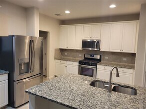 214 Diamond Point Dr in Dripping Springs, TX - Foto de edificio - Building Photo