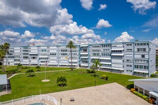 Shore Towers in South Pasadena, FL - Building Photo