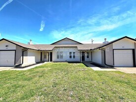 1611 N Hickory Ave in Broken Arrow, OK - Building Photo