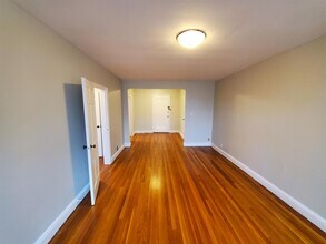 16 Ware St, Unit 42 in Cambridge, MA - Foto de edificio - Building Photo