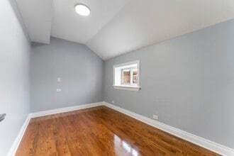 1215 N Harding Ave in Chicago, IL - Building Photo - Building Photo